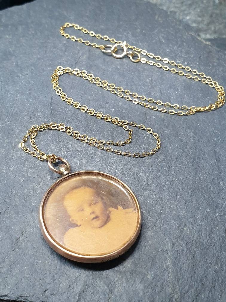 Antique 9ct Gold Photo Locket Pendant - Chester 1908 on 16" Chain - 4.5g
