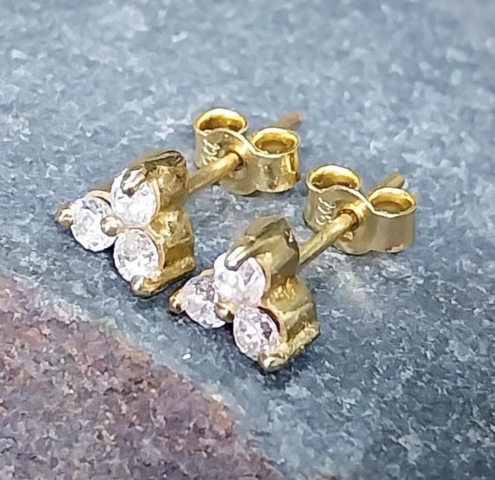 Vintage 9ct GOLD Shamrock Clover Pendant Necklace & Earrings - 2.5g