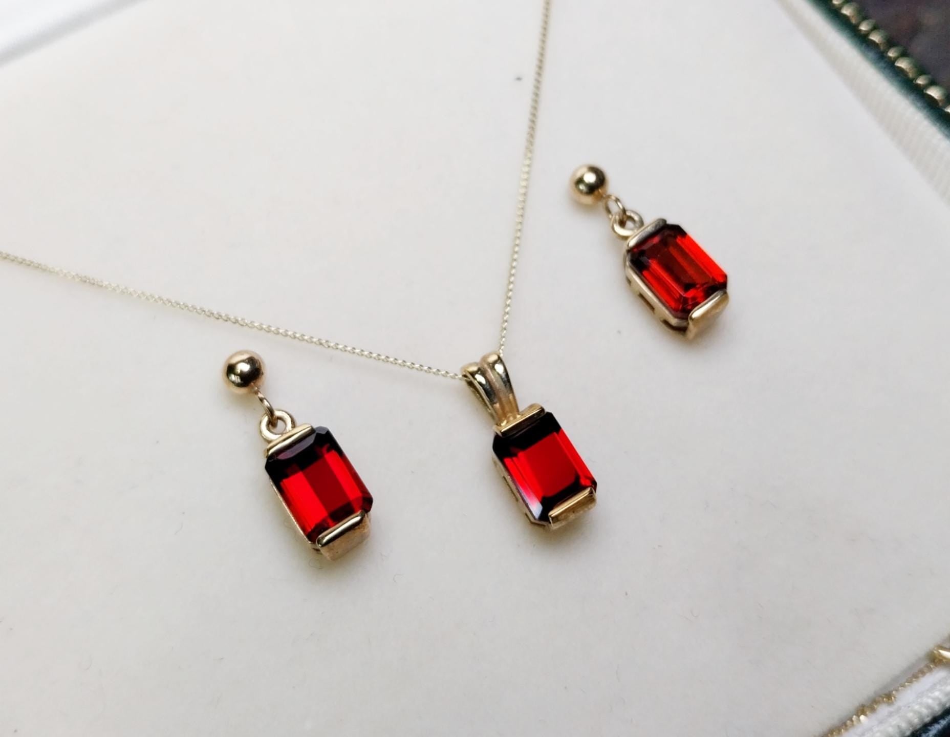 Vintage 9ct Gold Red Gemstone NECKLACE and EARRINGS Matching Set - 3.7g