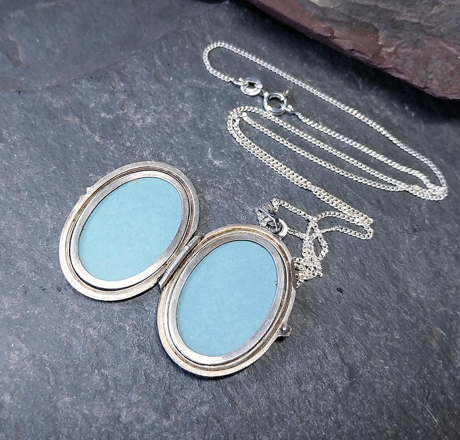 Sterling SILVER LOCKET Necklace - Geometric Sunburst on 18" Chain - 12.2g