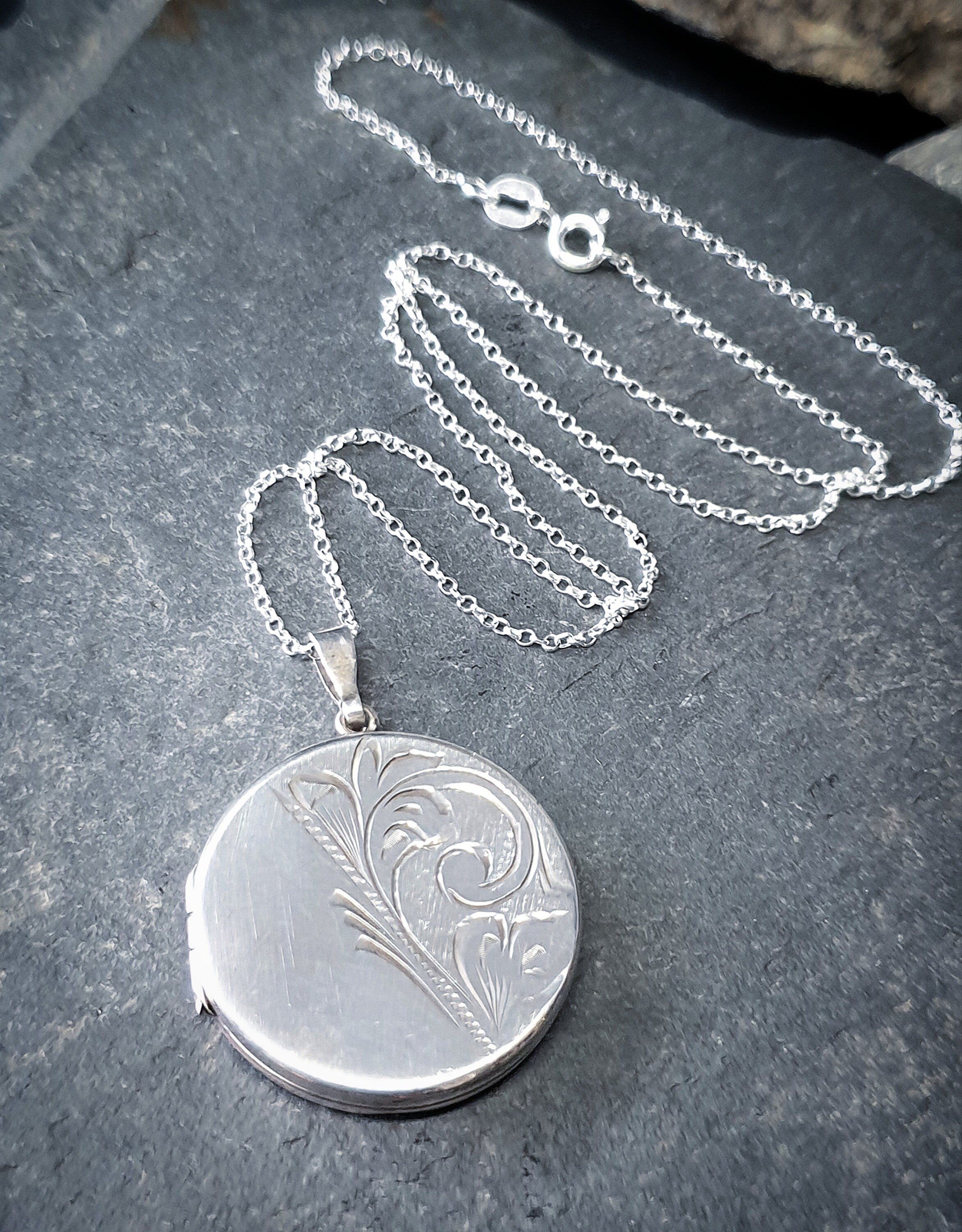 Vintage SILVER Scroll Circle LOCKET - Circular with 18" Chain - 6.9g