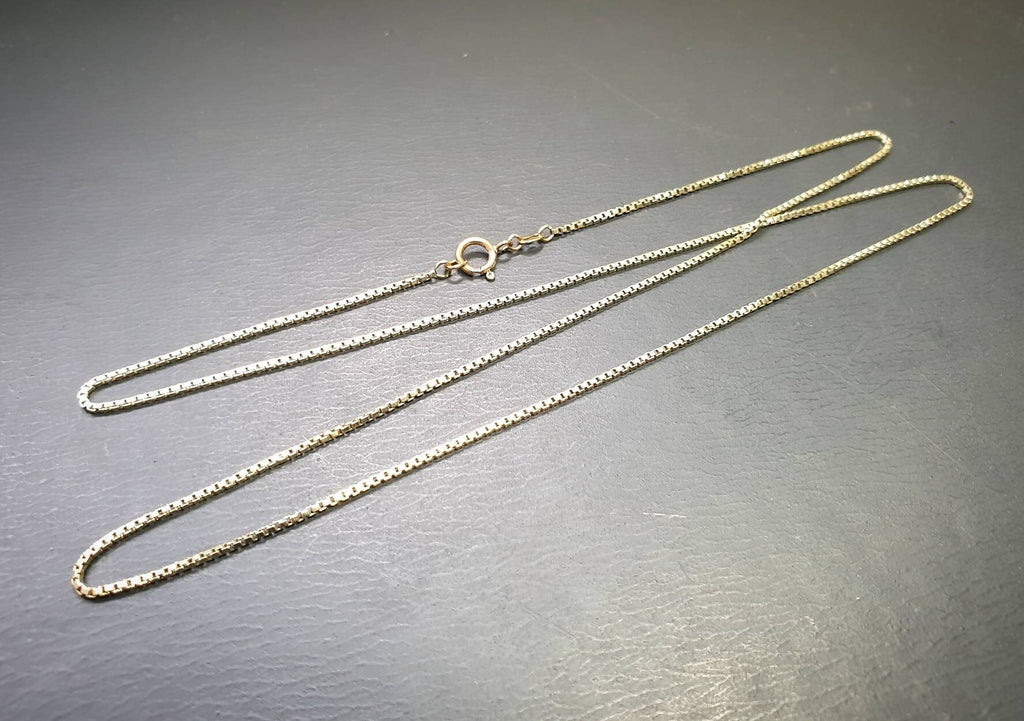 9ct GOLD CURB Style CHAIN Necklace - 21" Very Long - Hallmarked - 3.6g