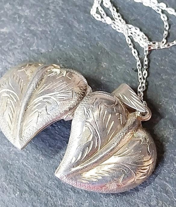 Sterling Silver HEART LEAF Locket Necklace on 18" chain - 6.3g
