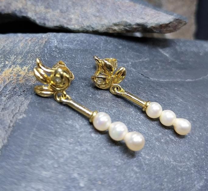 Vintage Pearl Drop Earrings - Gold Tone - 2.5g