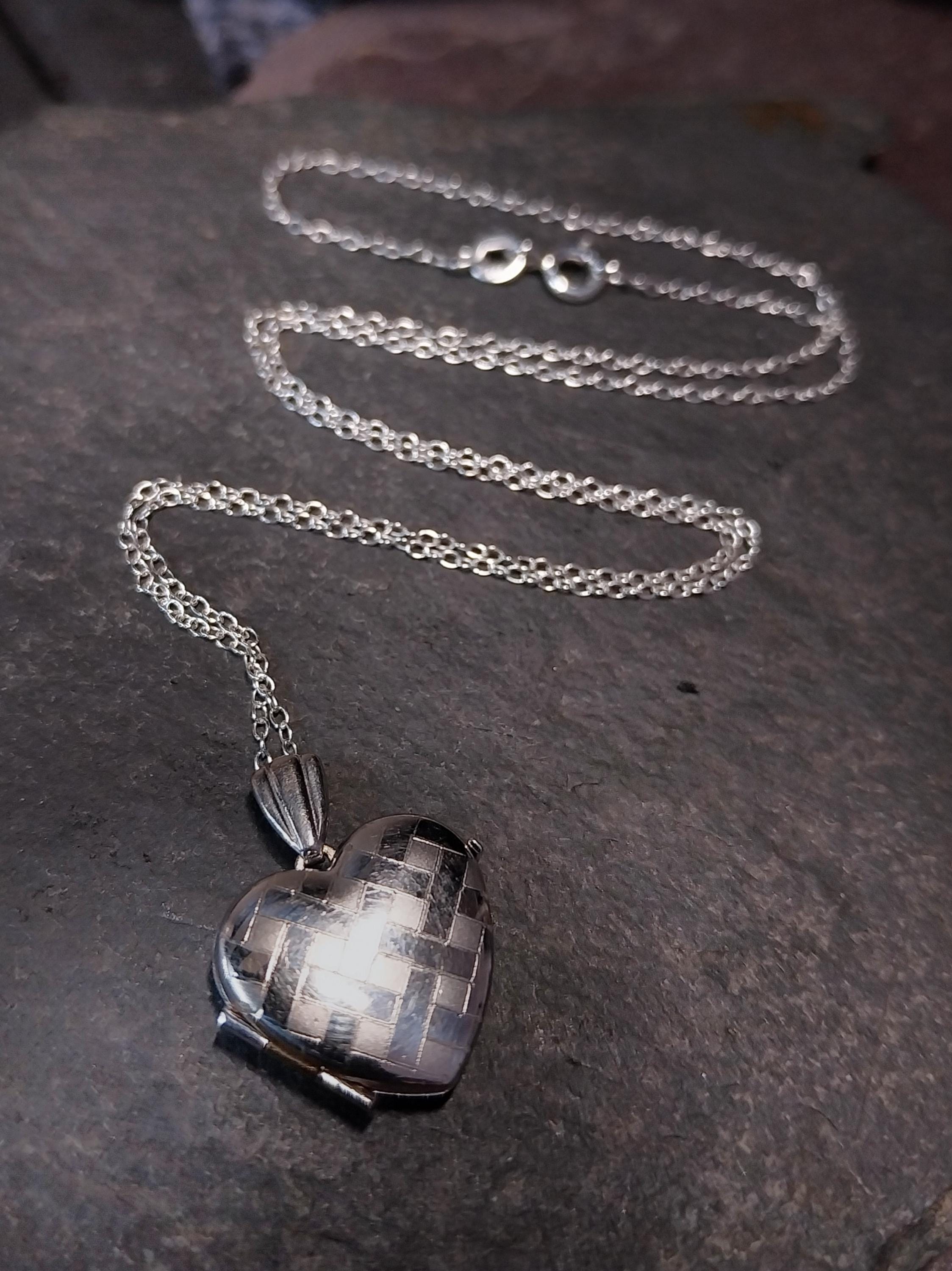 Sterling Silver Heart Locket - Small Criss Cross Pattern  on 18" Chain - 2.4g