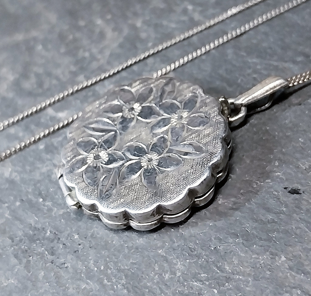Georg Jensen SILVER LOCKET Necklace - Scalloped Circle with 4 flowers on 18" Chain - 5.4g