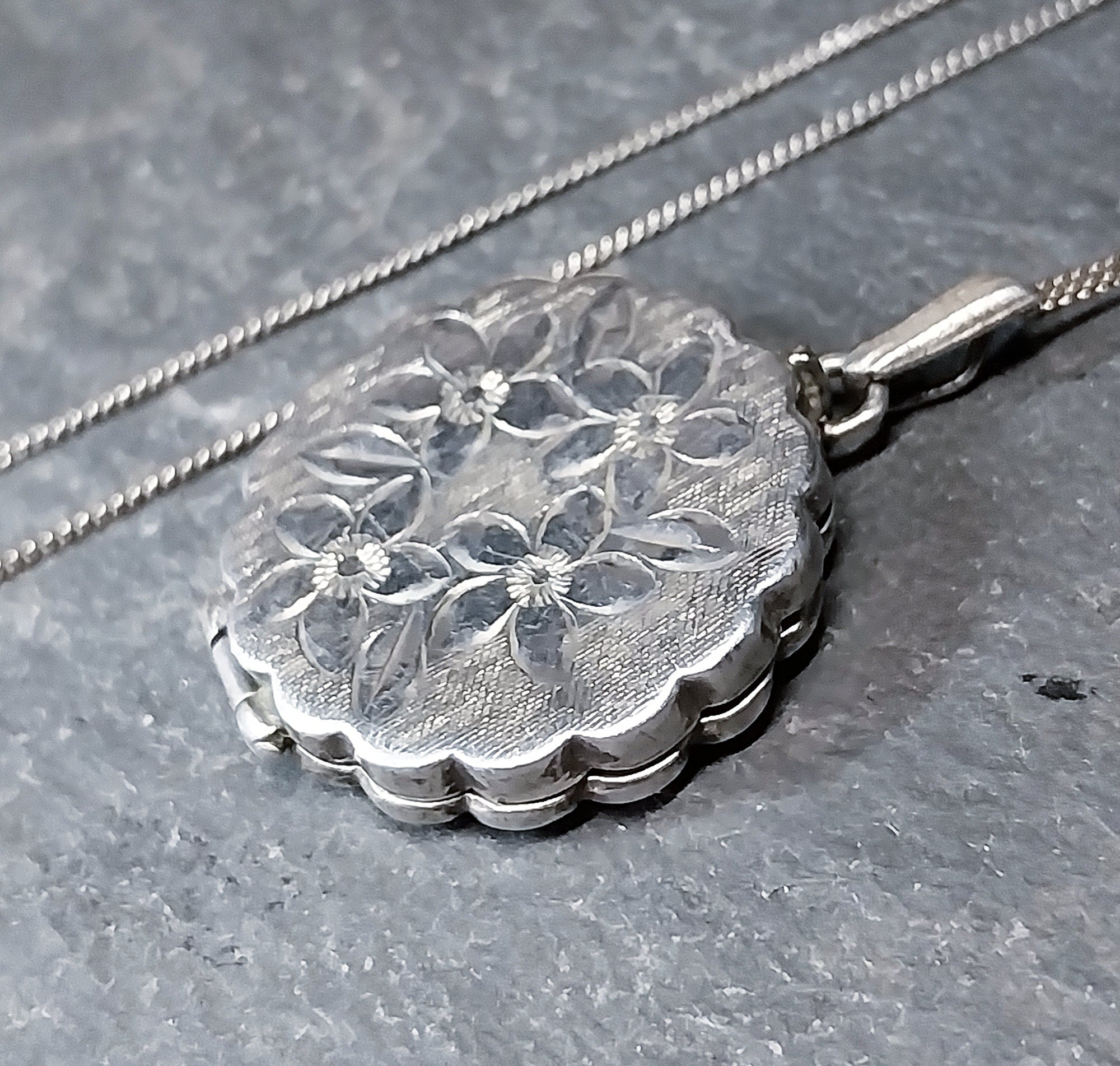 Georg Jensen SILVER LOCKET Necklace - Scalloped Circle with 4 flowers on 18" Chain - 5.4g