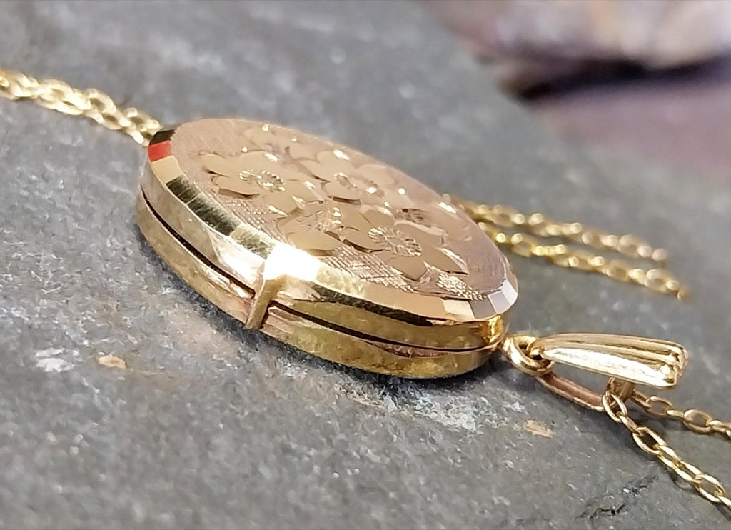 9ct Gold GEORG JENSEN Oval Locket - Three Flowers on 16" Chain - 4.8g