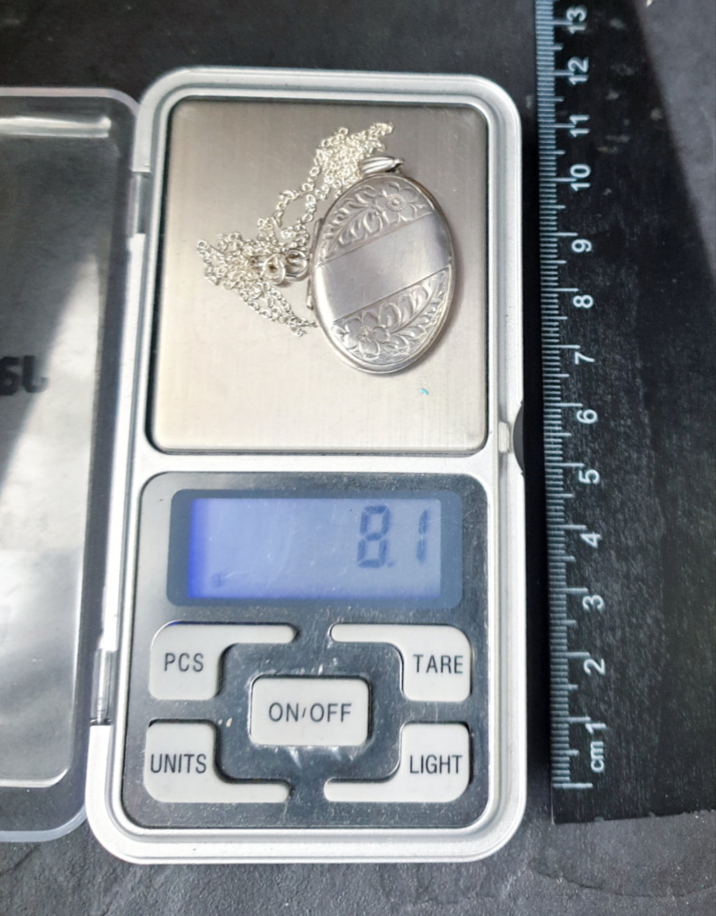 Vtg STERLING SILVER Oval Locket Necklace - with 20" Chain - 8.1g