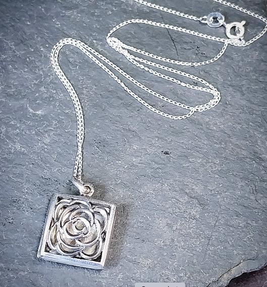 Vtg Sterling SILVER Rose Locket necklace -  on 18" Chain - 5.4g