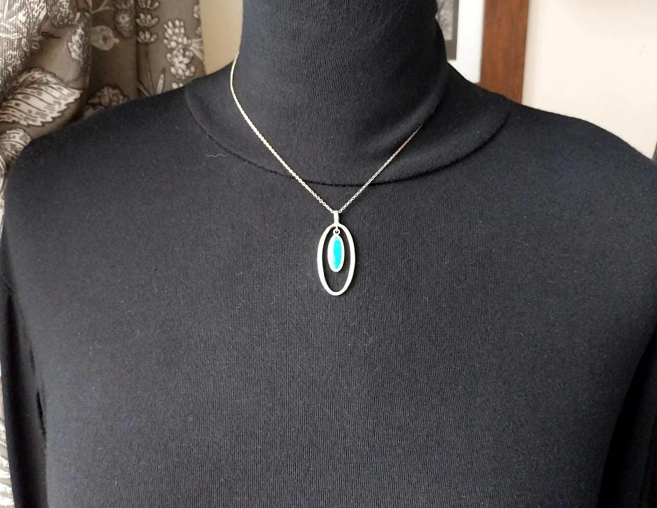 Vintage Turquoise Pendant Necklace - on 17" silver chain - 5.5g