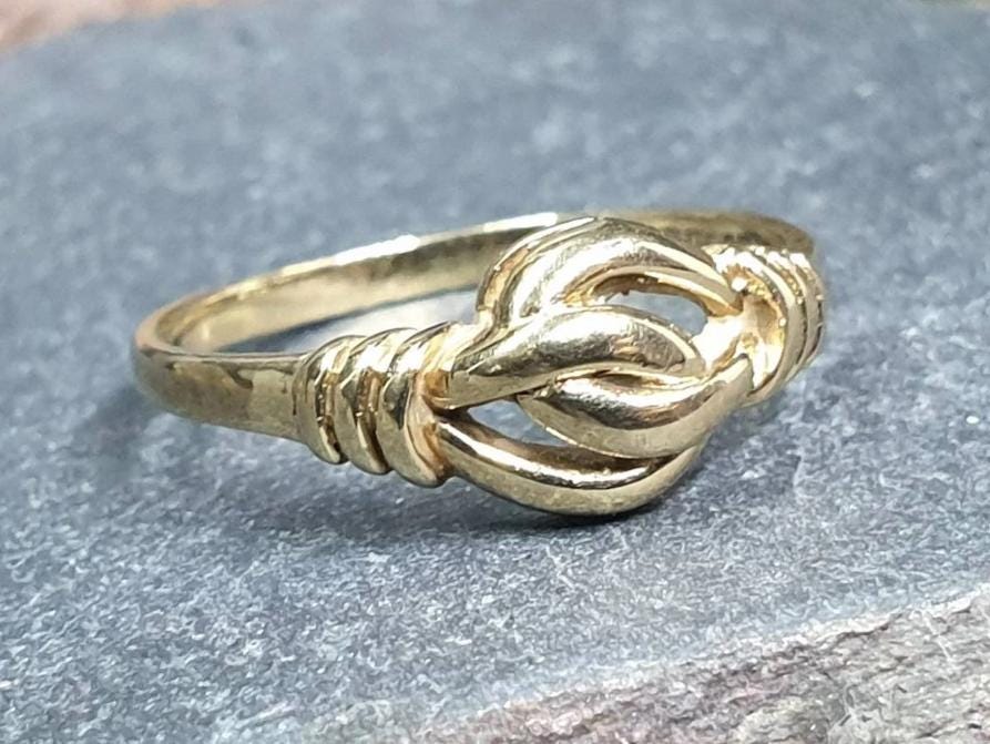 9ct GOLD CELTIC Fede Ring - uk size M 1/2 (us 6.5) - 1.5g