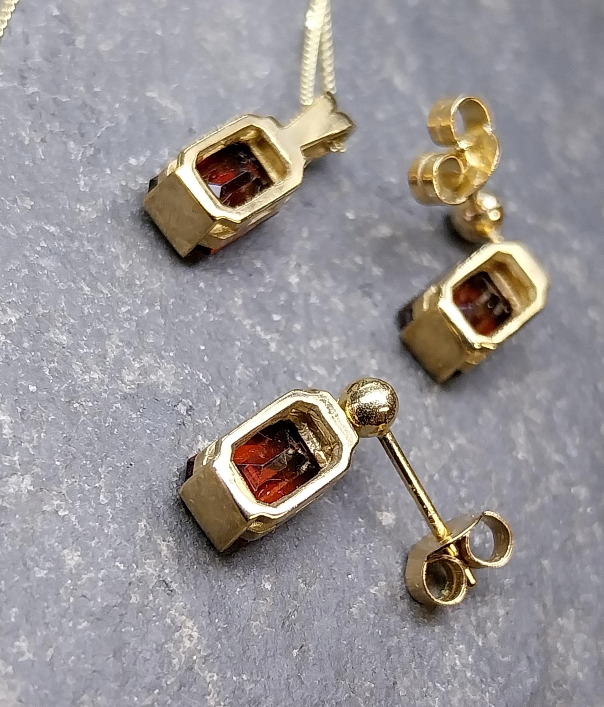 Vintage 9ct Gold Red Gemstone NECKLACE and EARRINGS Matching Set - 3.7g