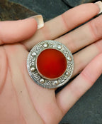ROBERT ALLISON Carnelian blood orange Brooch - Shield c. 1955 - 15.9g