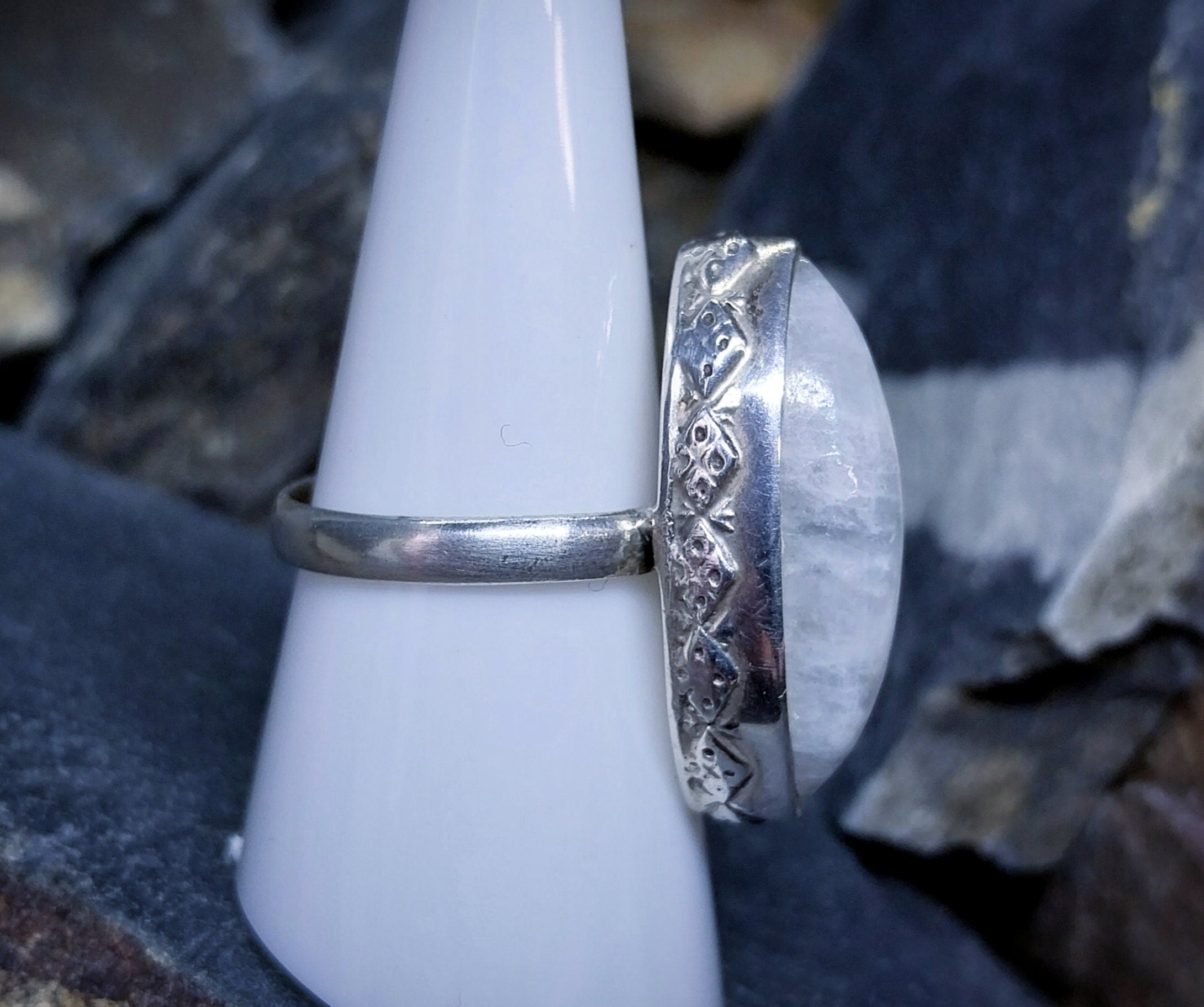 Vintage SILVER MOONSTONE RING - Ethereal - uk size Q (8) - 6.5g
