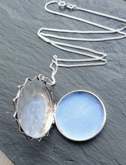 Large Vintage SILVER SUNBURST LOCKET - Sunning with 20" Chain - 10.2g