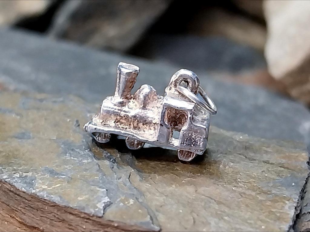 SILVER STEAM TRAIN Charm - Miniature Vintage model - 2.7g