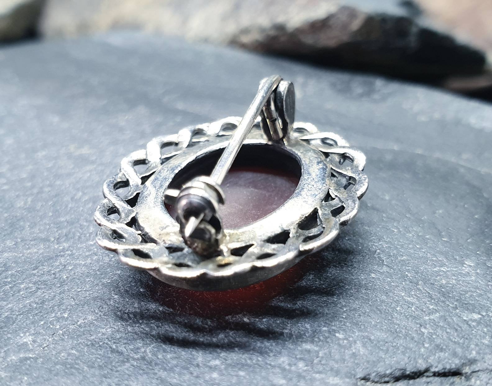 Vintage Sterling Silver Vibrant red Carnelian Brooch - 5.6g