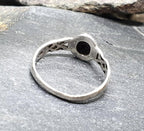 SILVER CELTIC RING - with Black Onyx stone - Size R (us size 8.5) - 2.4g