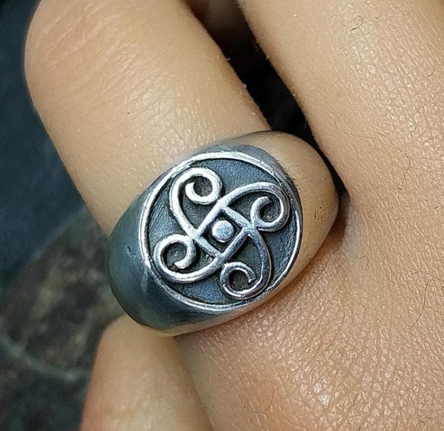 Vintage SILVER CELTIC SPIRAL Signet Ring - Size uk T ( usa 9.5) - 9.3g