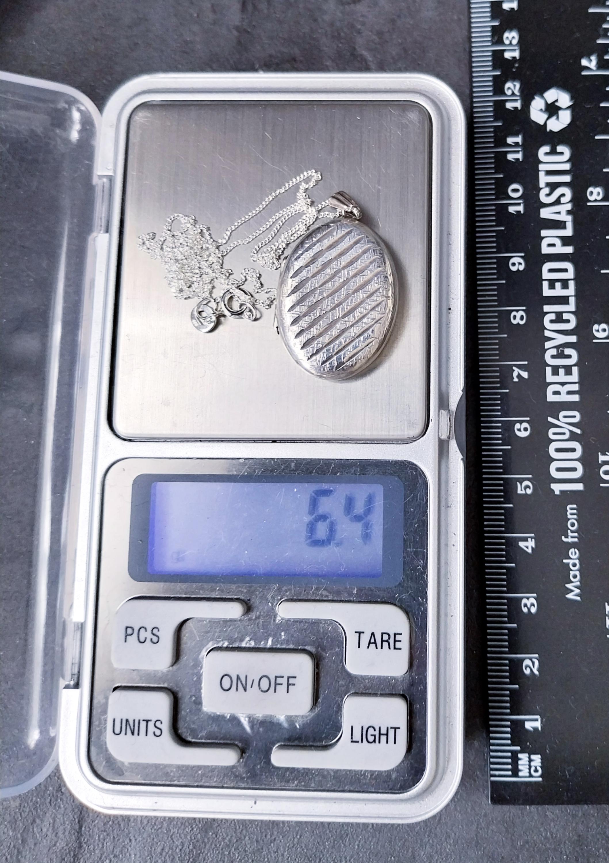 Vintage Oval SILVER LOCKET with Striped design on 18" Chain - 6.4g