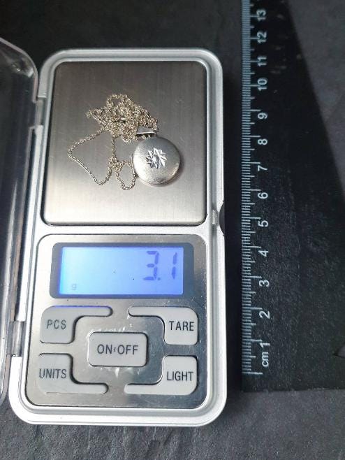 Vintage SILVER Circle LOCKET with Star on 18" Chain - 3.1g