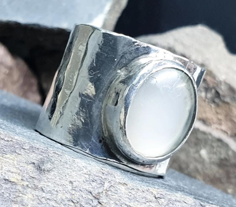 Wide Sterling Silver Moonstone Ring - uk size Q (us 8) - 16.1g