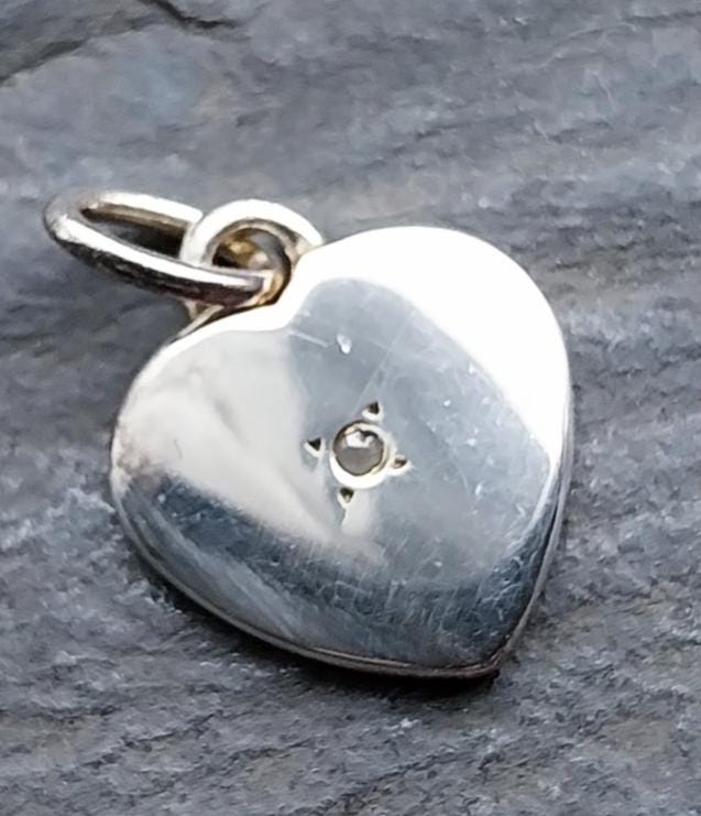 Vtg SILVER Diamond HEART Charm - NV - 1.9g