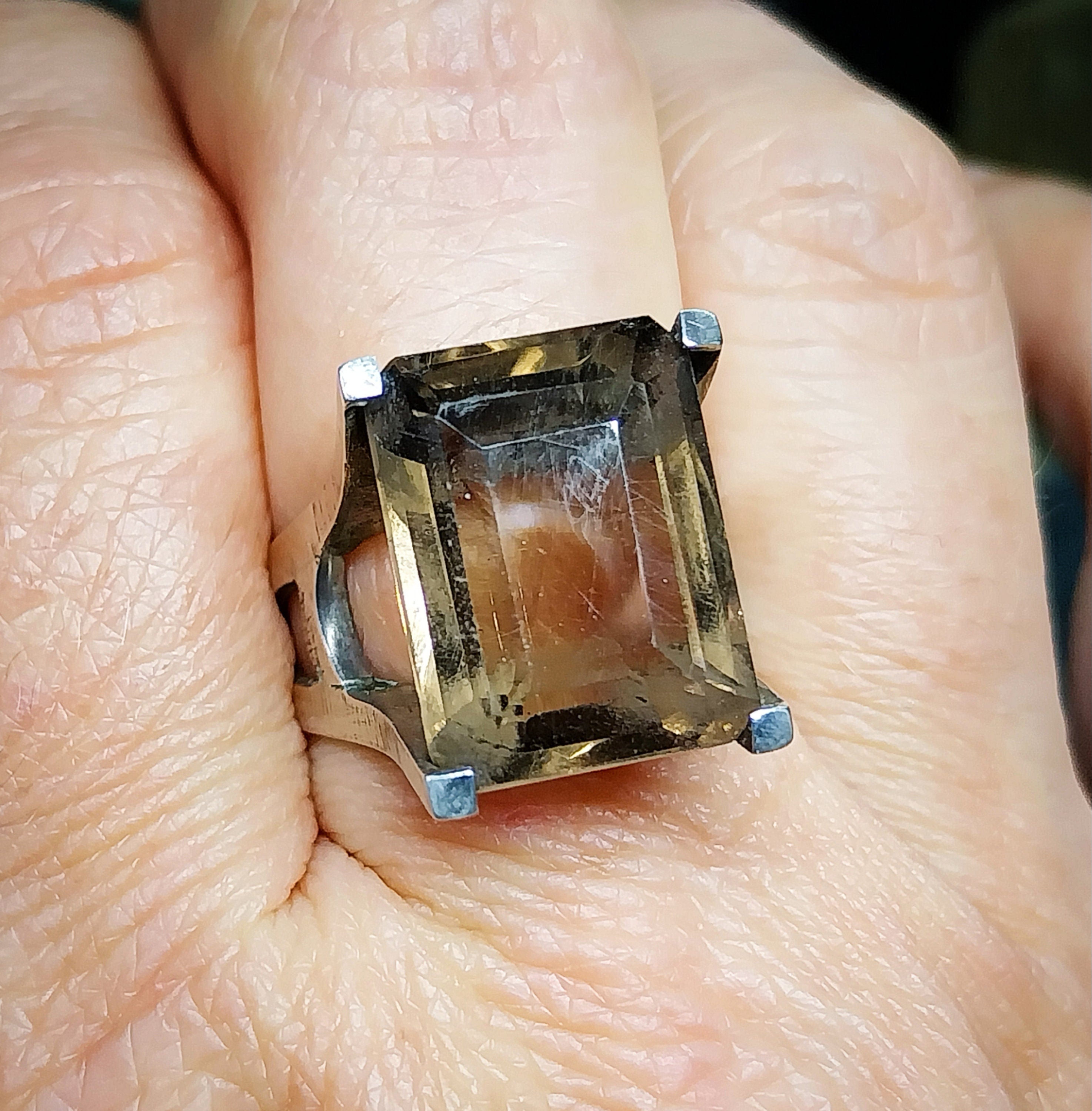 Vintage Modernist SILVER RING with Smoky Quartz - uk size O (us 7.5) - 6.4g