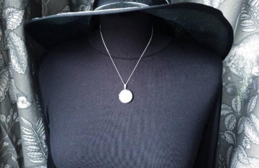 Vintage SILVER LOCKET Engraved Circular Design with 18" Chain - 5.2g