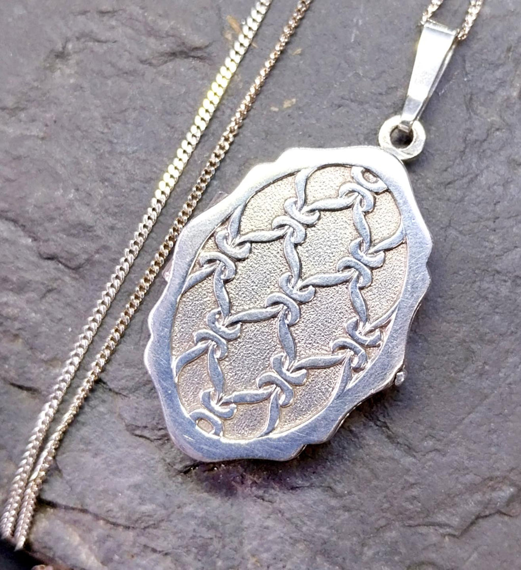 Large Vintage Sterling SILVER LOCKET with knot pattern - on 20" Chain - 22.4g