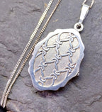 Large Vintage Sterling SILVER LOCKET with knot pattern - on 20" Chain - 22.4g