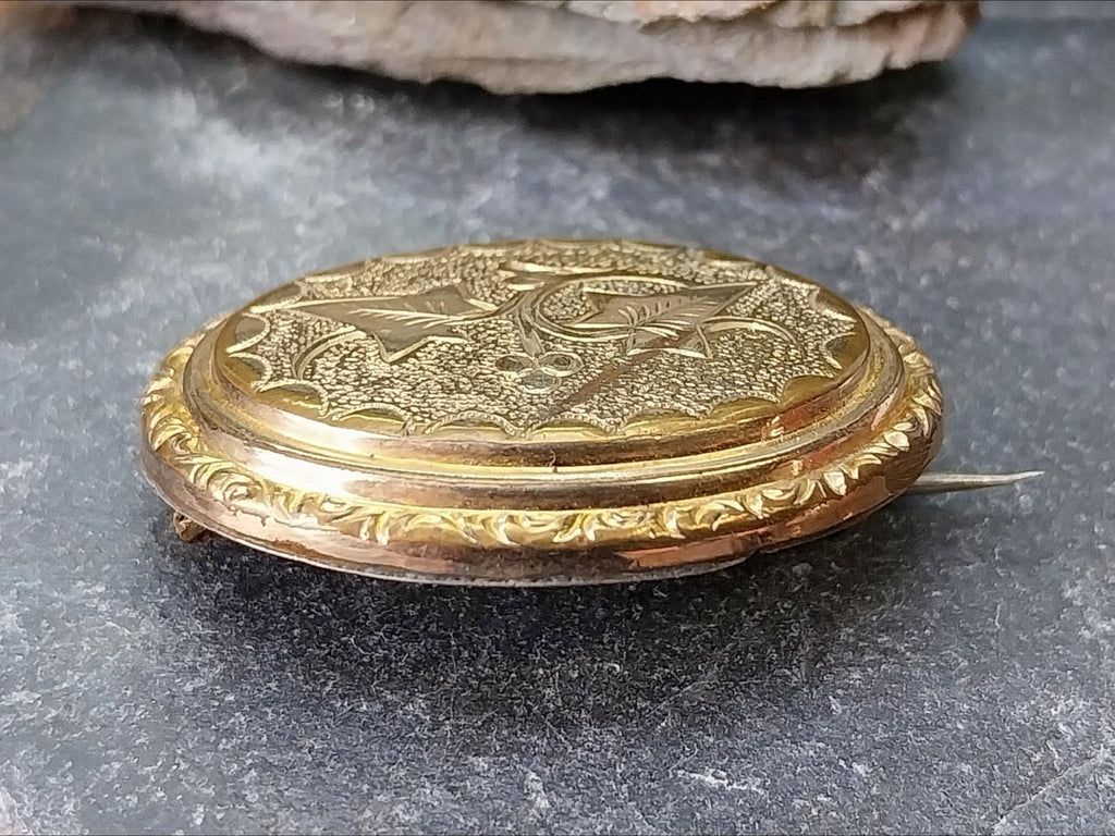 Victorian HOLLY & IVY BROOCH - Christmas Gilt Design - 7.7g