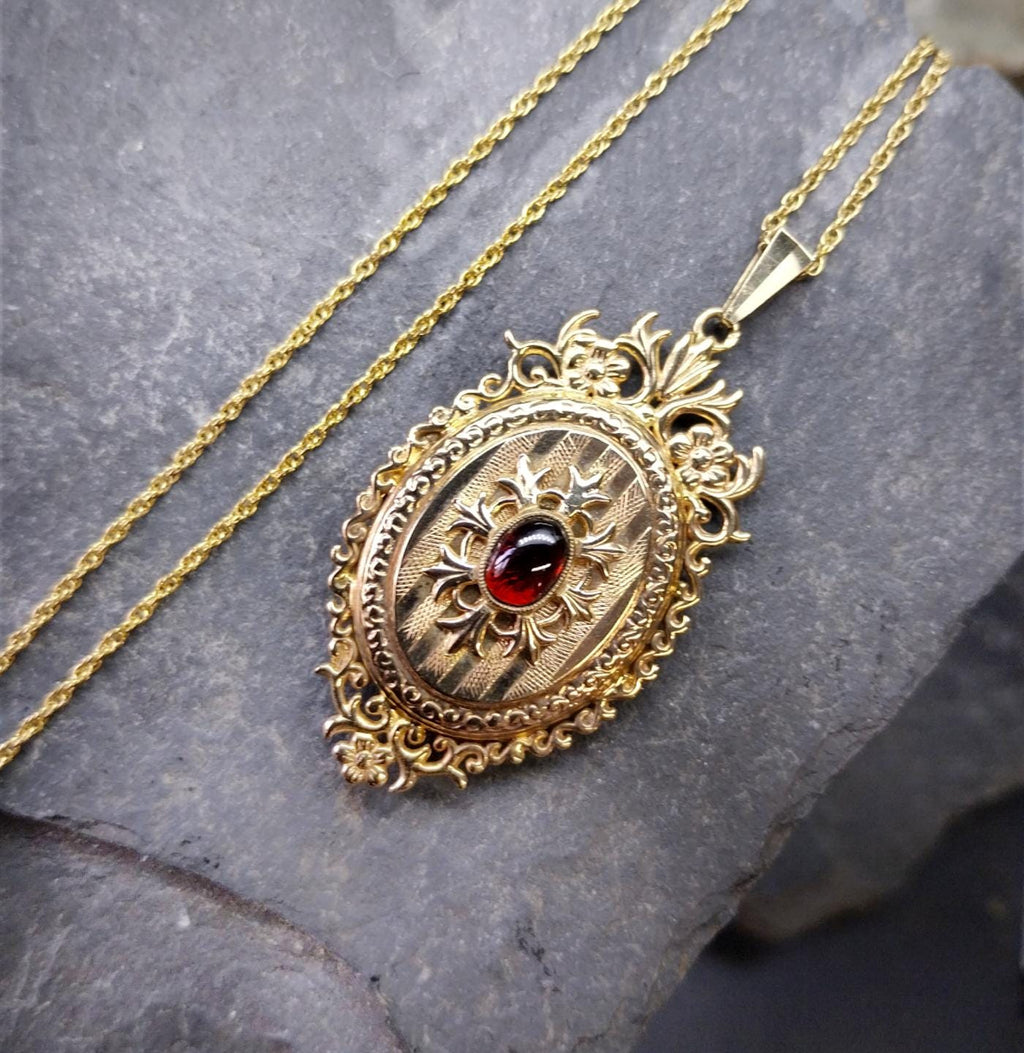 Vintage 9ct GOLD Ornate Locket Necklace on 20" Chain - 8g