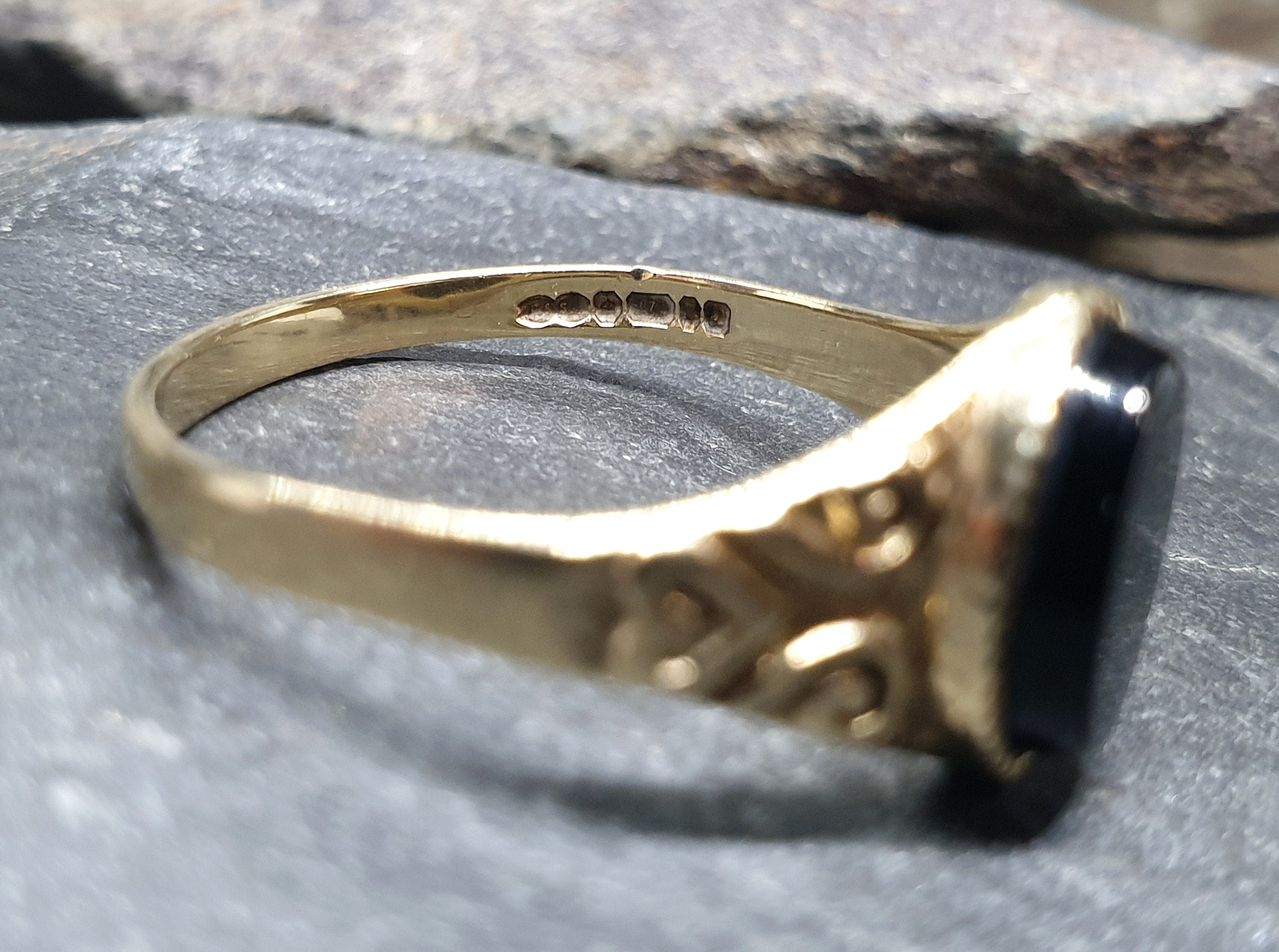 Vintage 9ct GOLD BLACK ONYX Signet Ring - Size uk T (us 9.5) - 2.5g