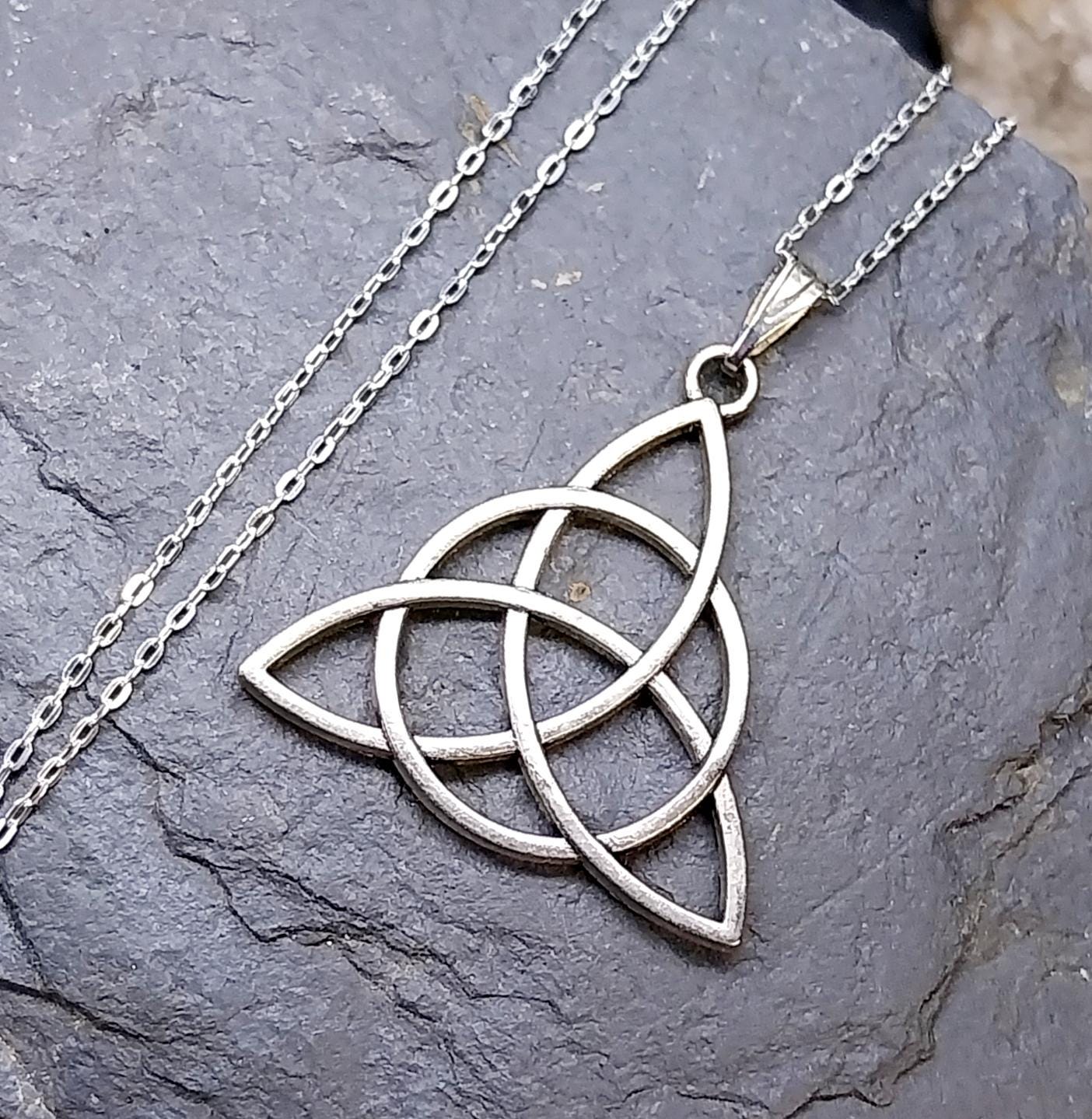 Sterling Silver CELTIC Triquetra Pendant Necklace on 18" Chain - 3.5g