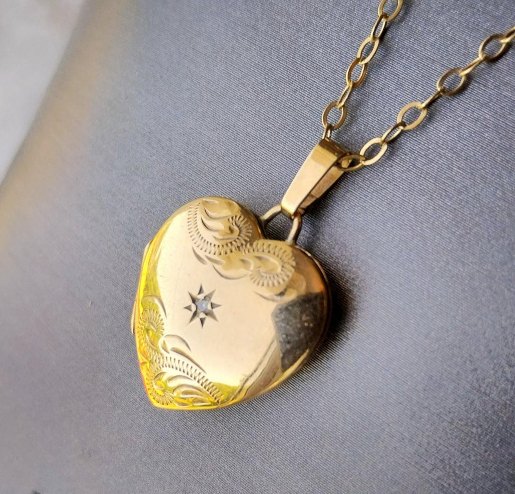 9ct Gold HEART LOCKET Necklace, with diamond on 16" Chain - 2.6g