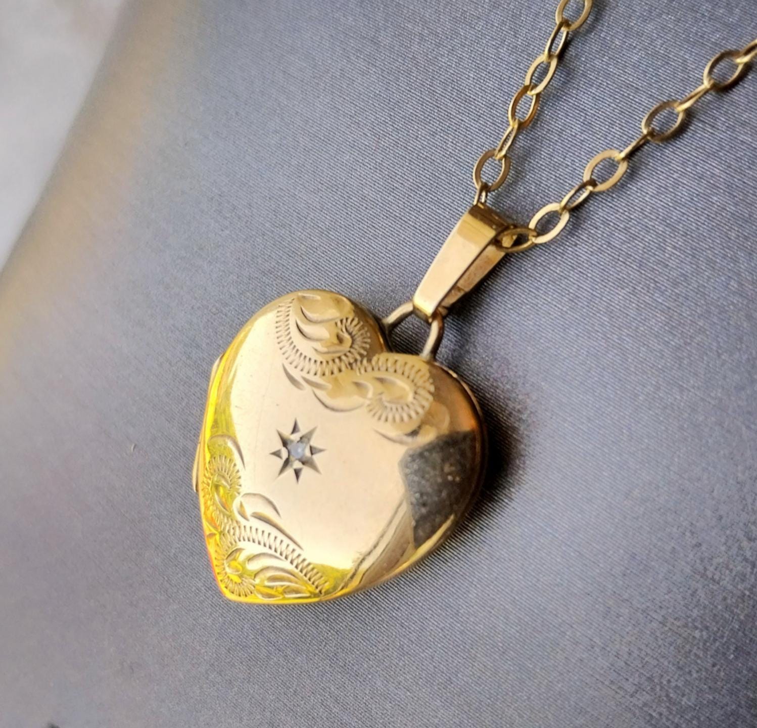 9ct Gold HEART LOCKET Necklace, with diamond on 16" Chain - 2.6g