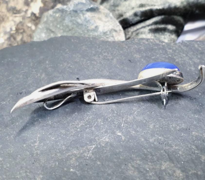 SILVER MODERNIST Brooch with Blue Agate Cat eye gemstone - 7.7g