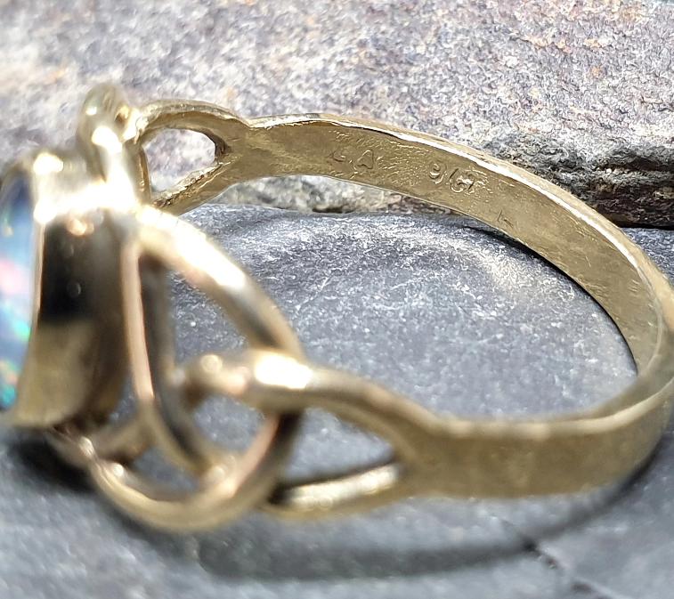 9ct Gold CELTIC Black Opal Ring - Size uk R (us 8.5) - 2.7g
