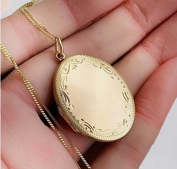 Large 9ct GOLD CELTIC SCROLL Locket Necklace on 20" Chain - 9.3g