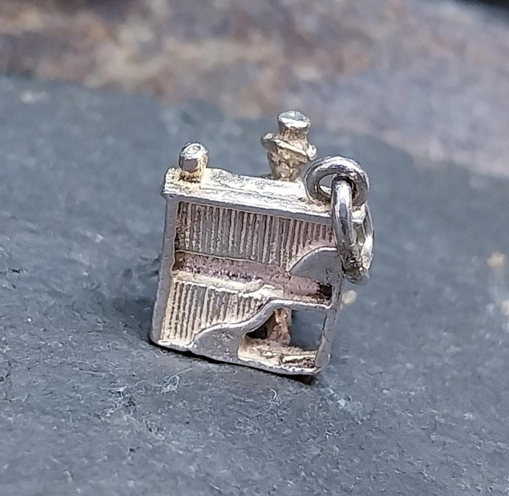 Vintage Silver PIANO MAN Charm - for bracelet or miniature model - 2g