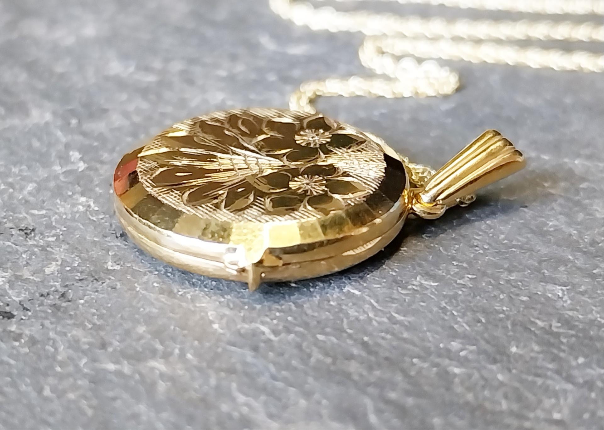 GEORG JENSEN 9ct Gold  Two Flower Locket - with 18" Gold Chain - 4.3g
