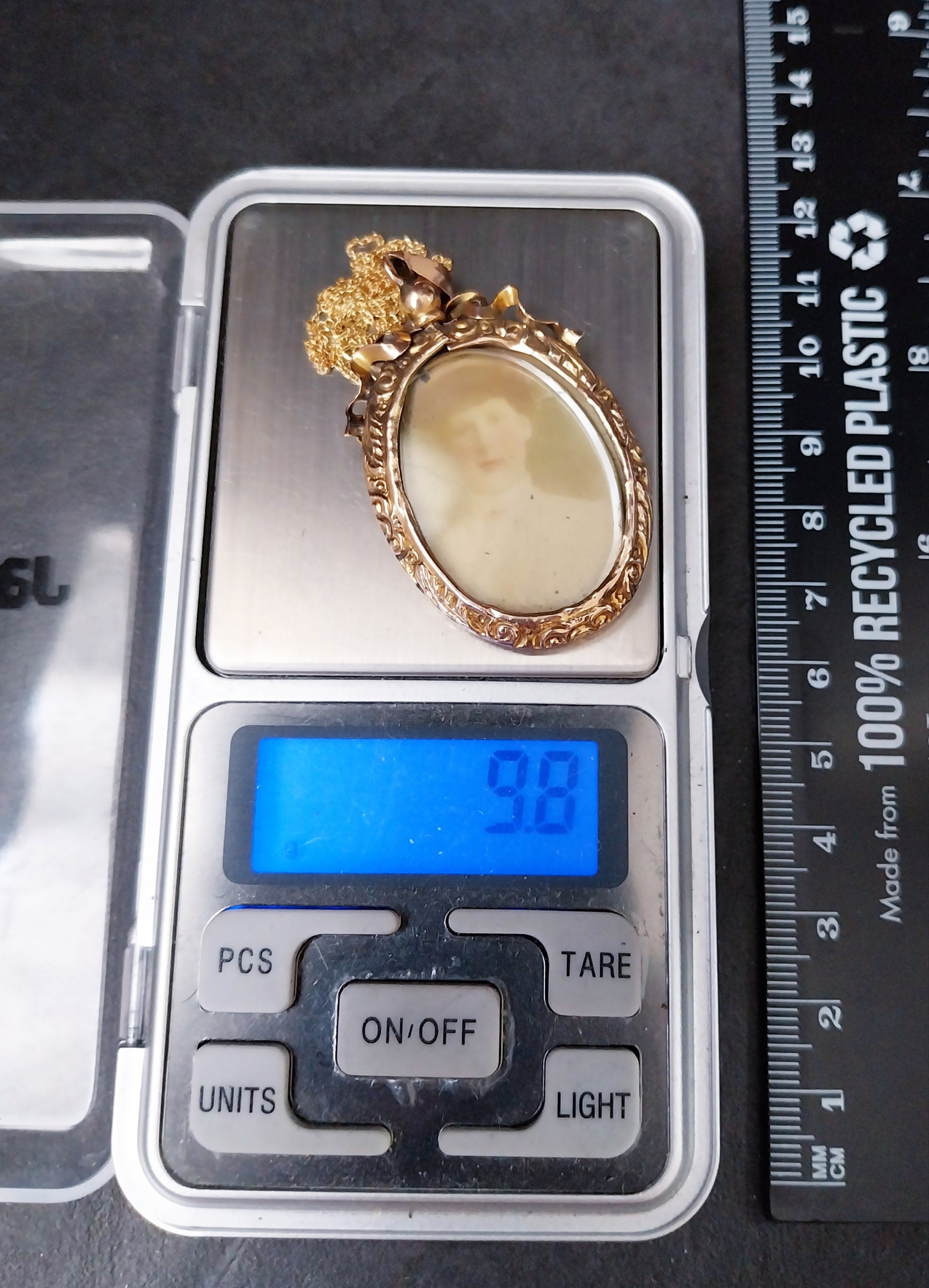 Victorian 9ct Gold Photo Locket Pendant - Double Sided on 18" Gold Chain - 9.8g
