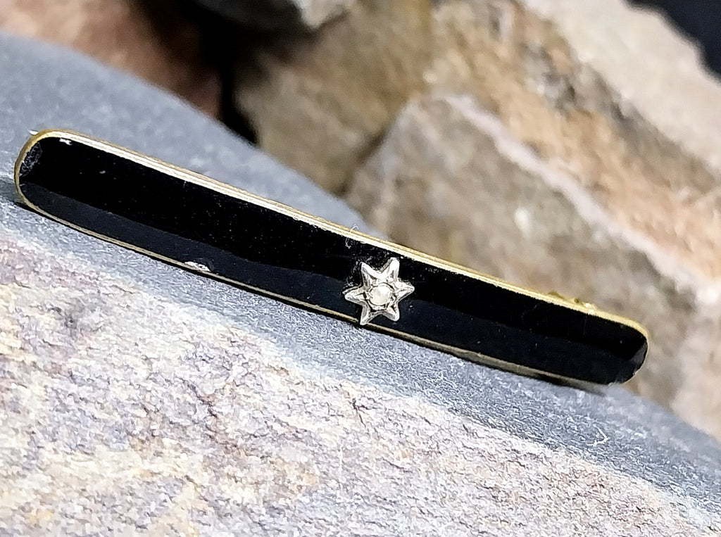 Victorian FRENCH JET BROOCH - with Star and seed pearl - 3.7g