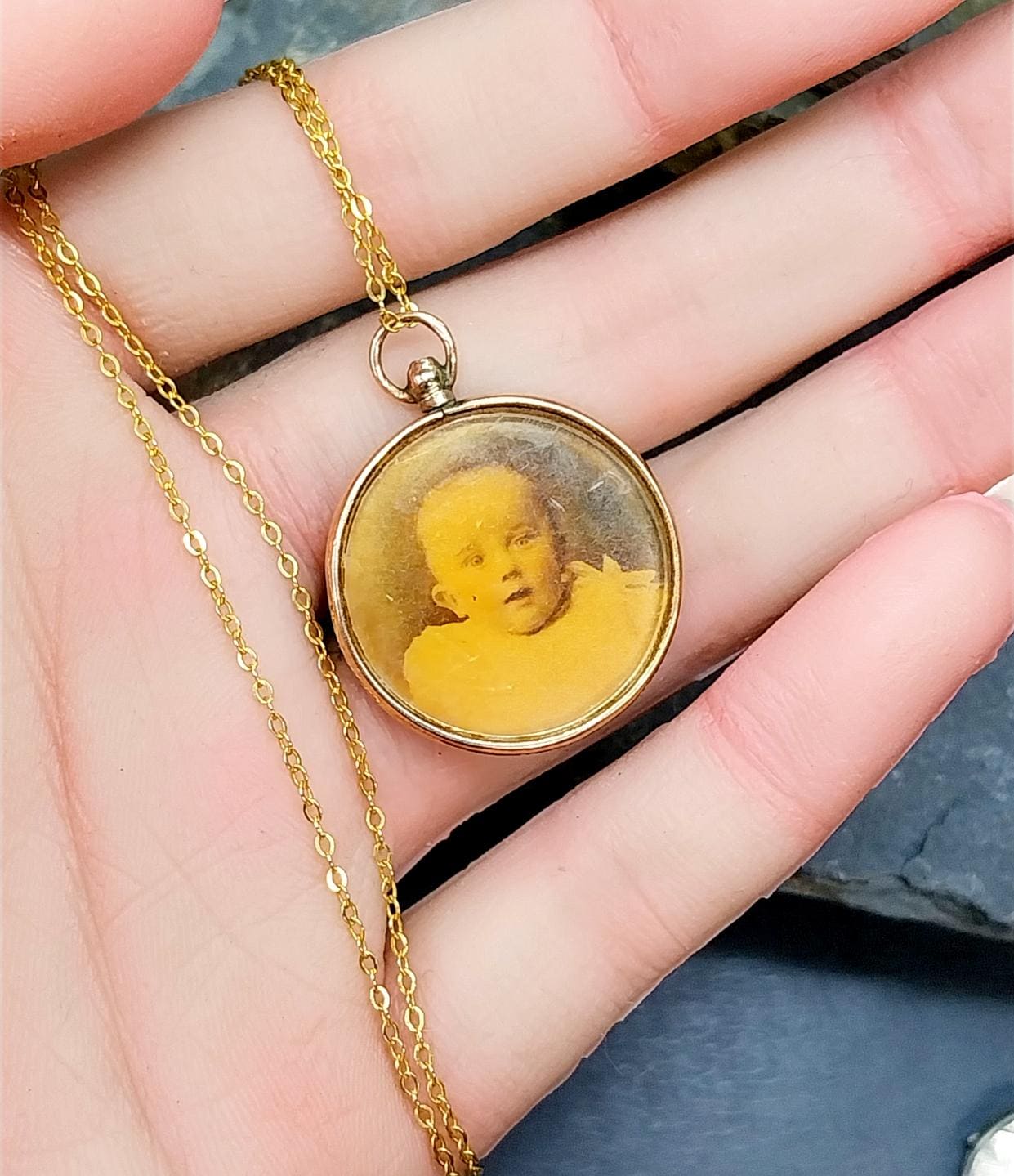 Antique 9ct Gold Photo Locket Pendant - Chester 1908 on 16" Chain - 4.5g