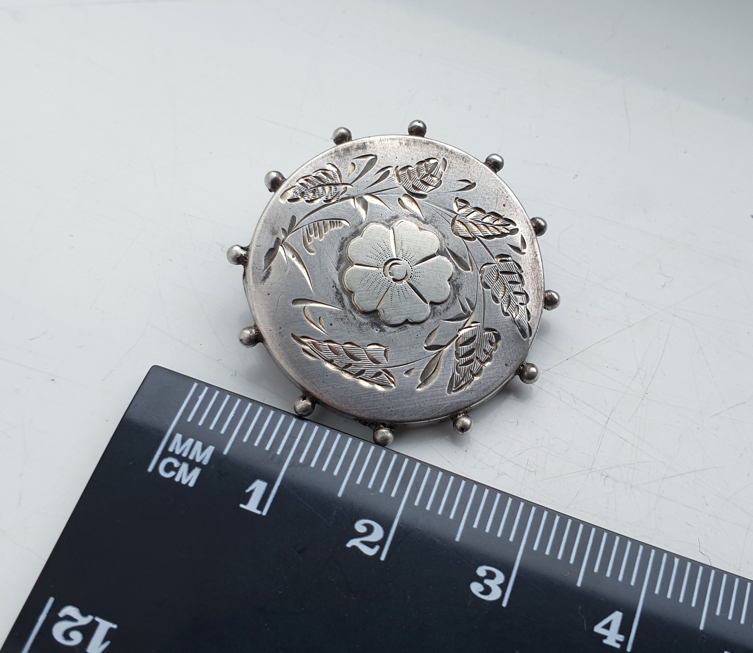 Victorian Sterling Silver Circular Brooch  - Shield Button c. 1888  - 2.9g