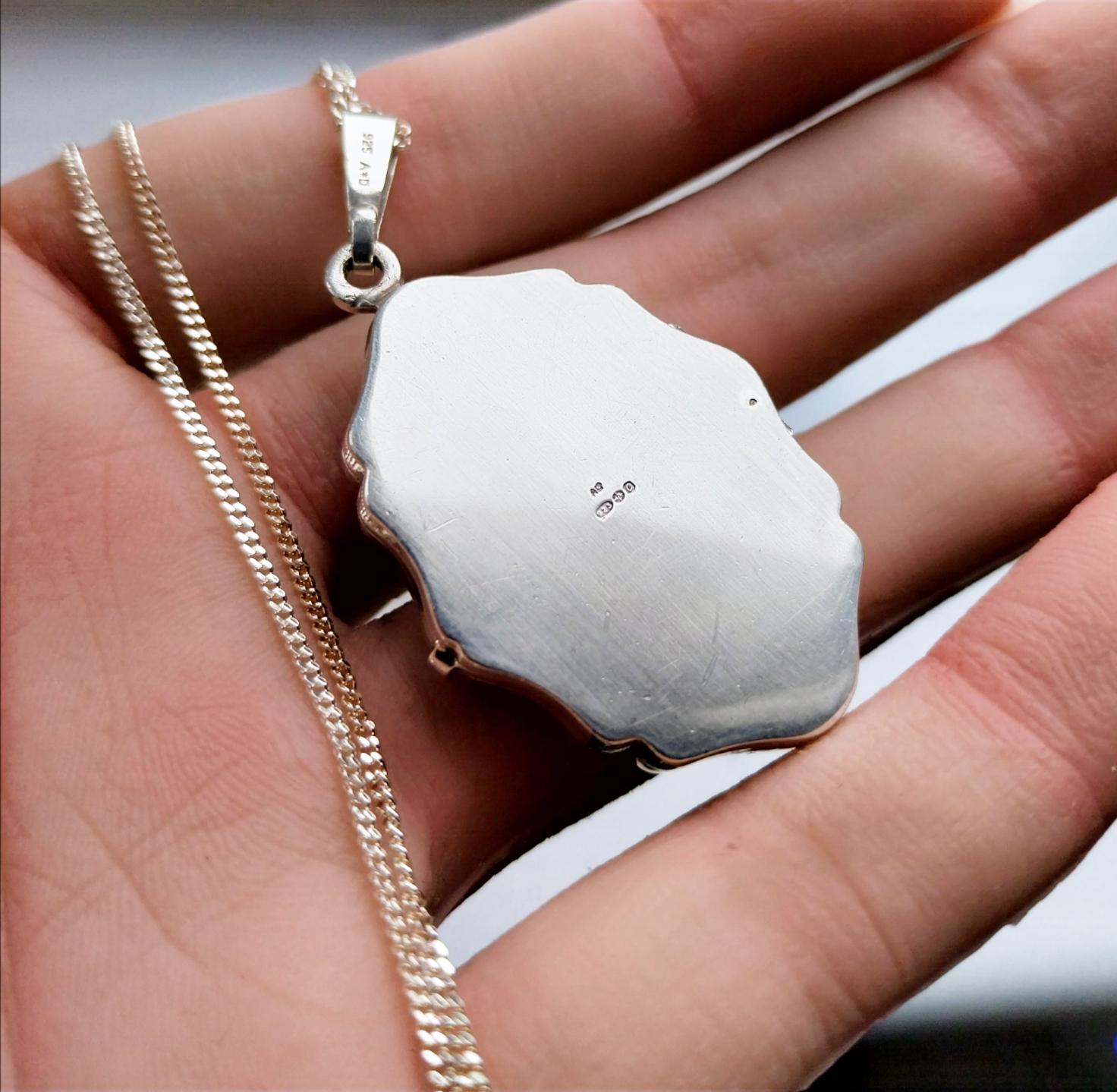 Large Vintage Sterling SILVER LOCKET with knot pattern - on 20" Chain - 22.4g