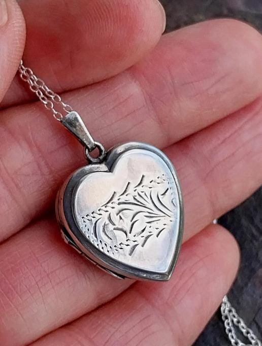 Vintage Sterling Silver HEART LOCKET - on 18" Chain - 4.5g