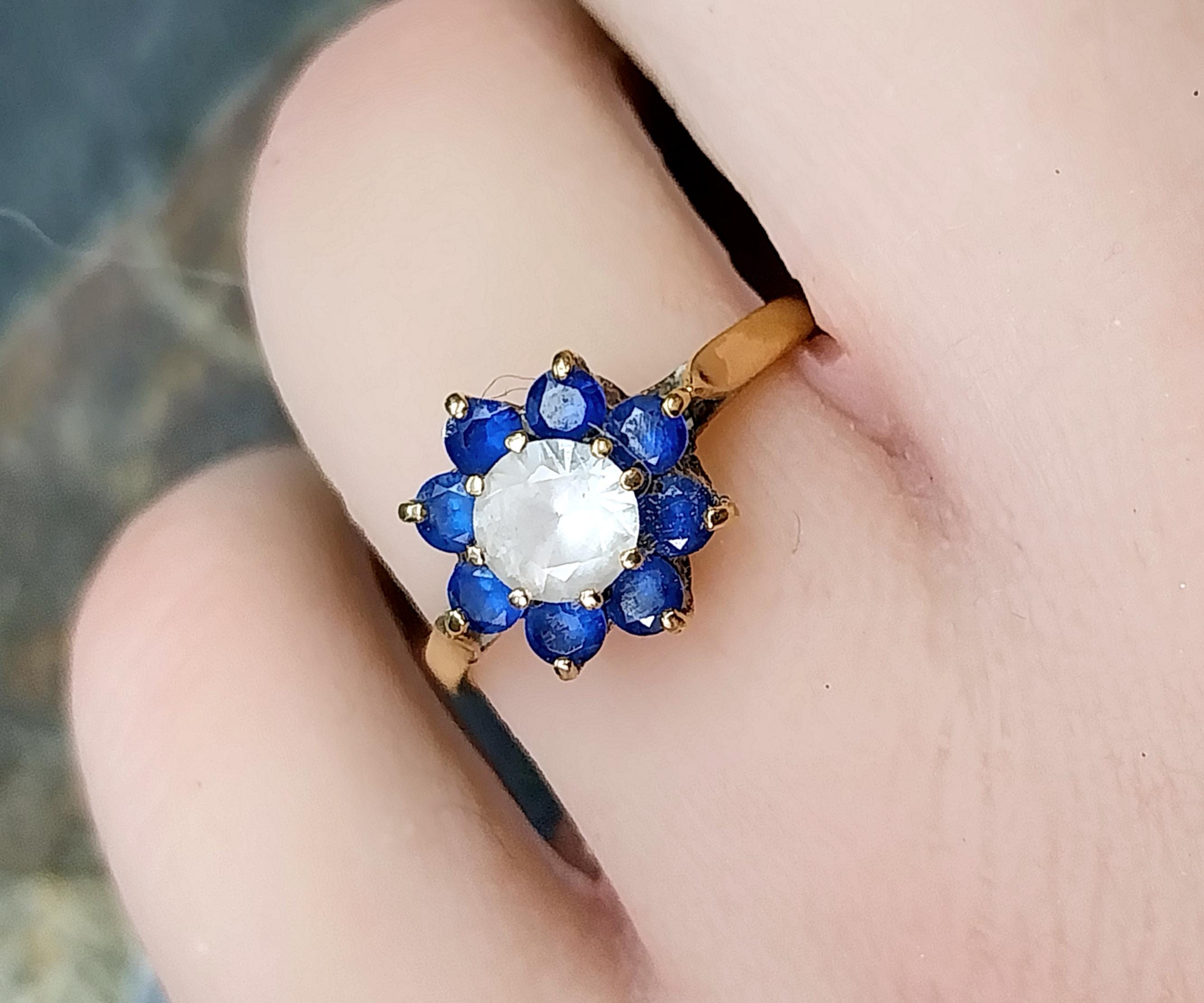 Vintage 9ct GOLD Ring - Blue Flower Cluster - UK Size P (us 7.5) - 1.7g